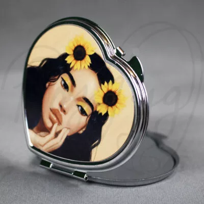 آینه آرایشی دلوار